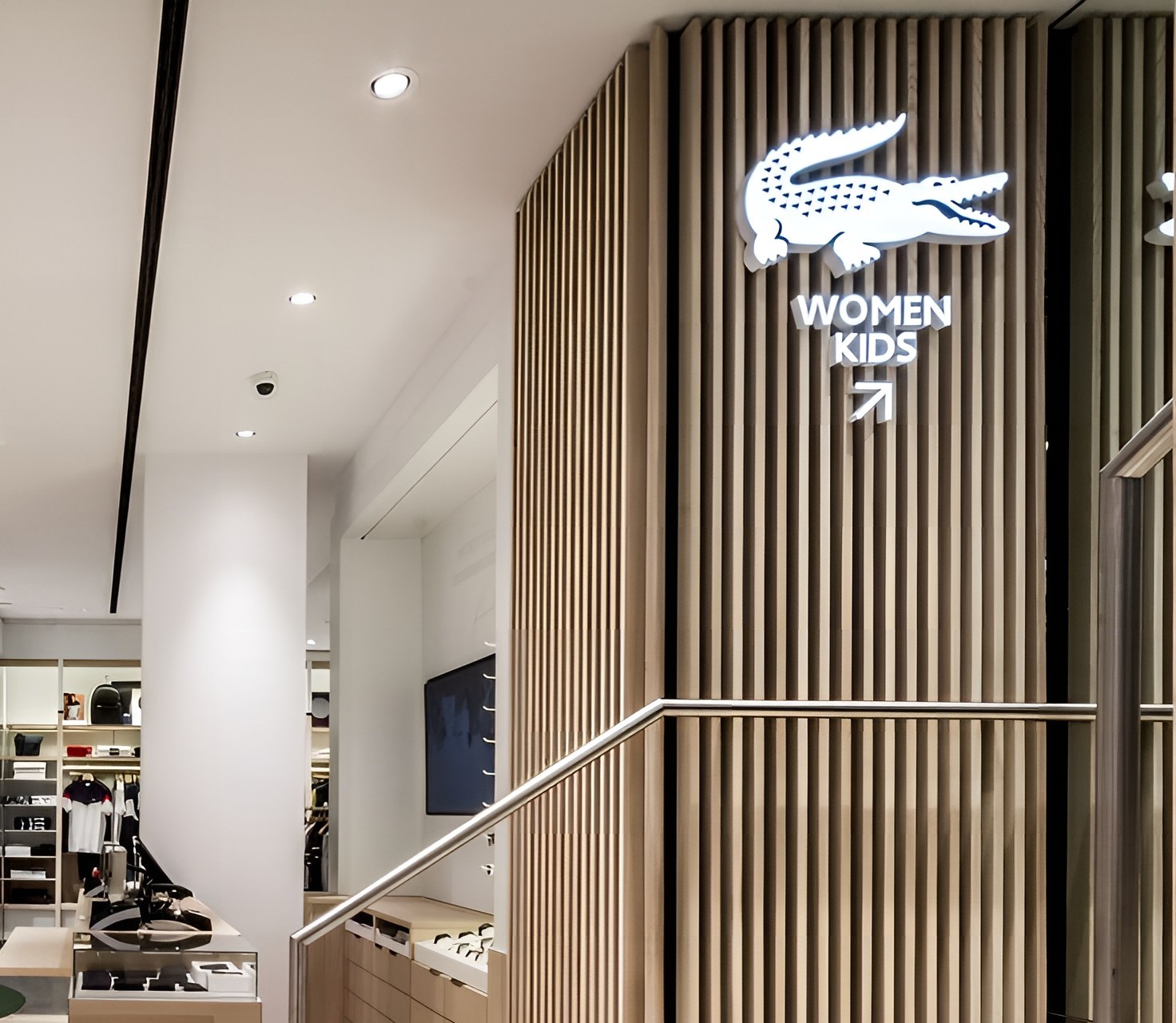 Lacoste Display